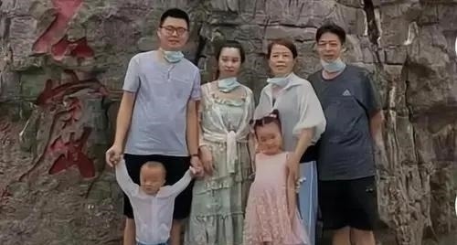 快乐的童年|悦悦因想念许敏委屈大哭,田静一旁耐心安慰,孩子的感情最真实