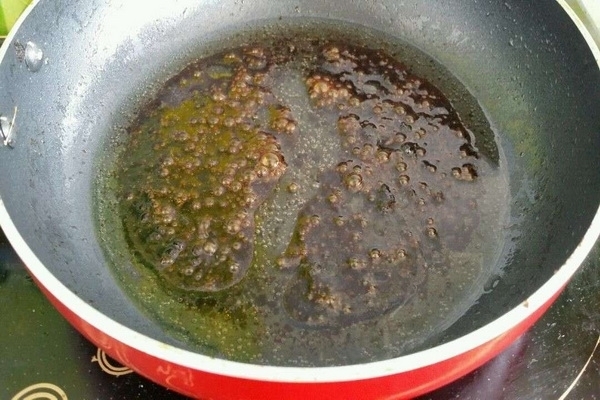 “清蒸鱼”时,酱油是蒸前淋还是蒸后淋?好多人弄错,难怪不好吃