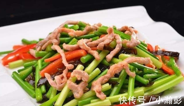 焯水|炒蒜苔时，直接炒是大错特错！多加1步，蒜苔香嫩入味