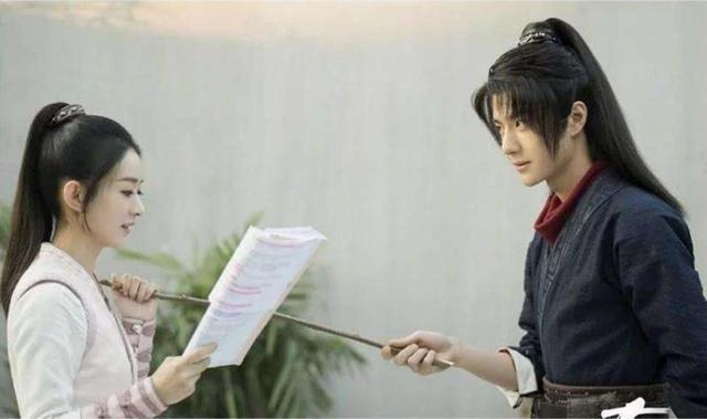 剧照|《有翡》拍摄完成,赵丽颖王一博罕见剧照爆出,两人互怼被笑翻了