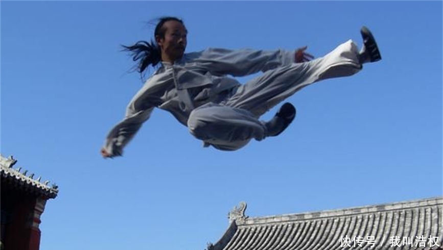 这两位幼儿就把手放开
