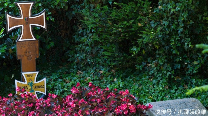 希特勒|隆美尔元帅葬礼：被希特勒逼迫服毒自杀，享受国葬，墓地寒酸简陋