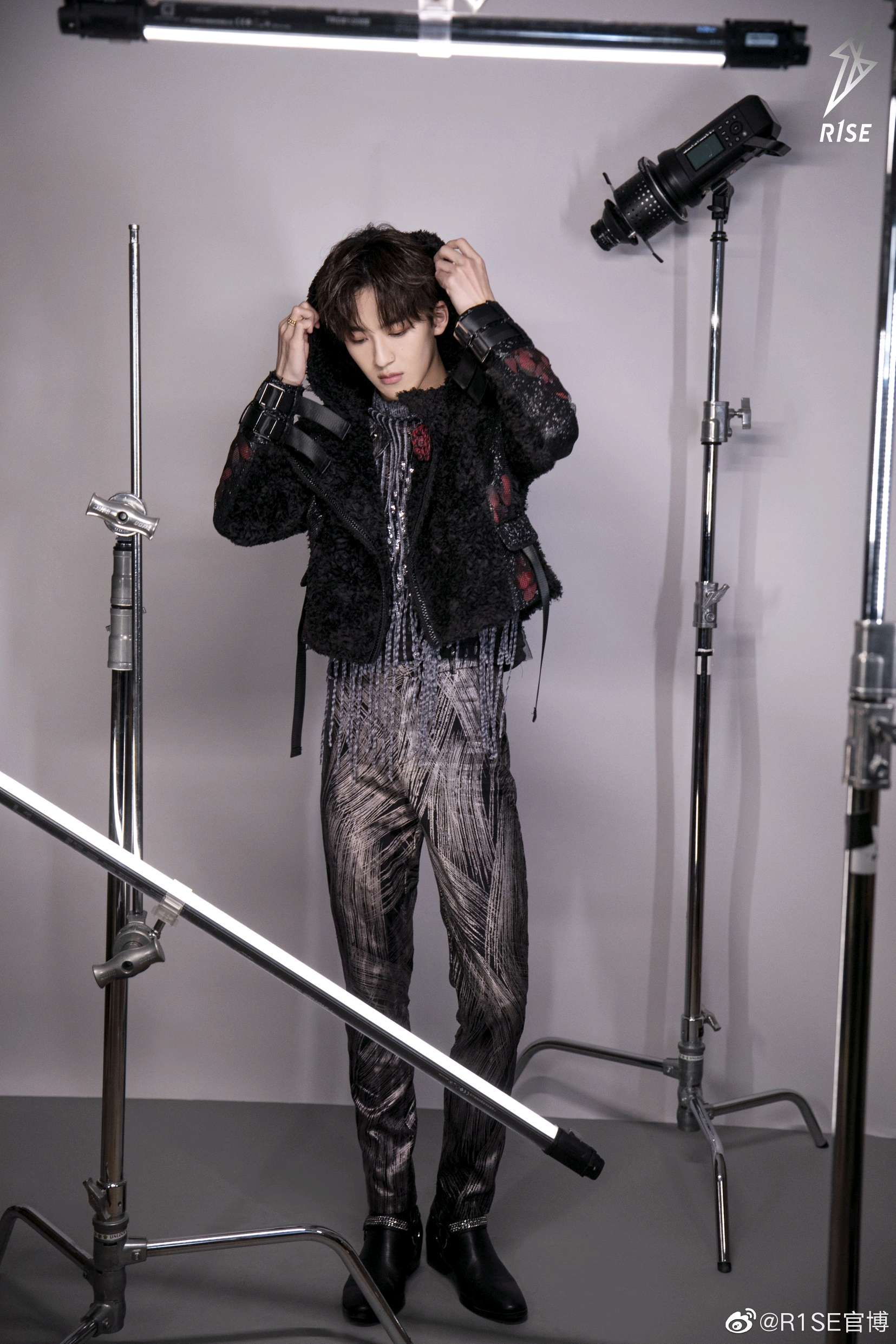 看了创四选手初舞台，不得不承认何洛洛任豪是创系列男团颜值巅峰了