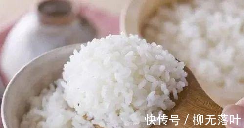 蒸米饭，这2种调料缺一不可，很多人不知道，难怪米饭不香不筋道！