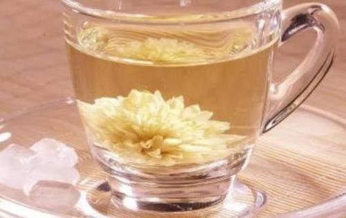 菊花|枸杞和此物是“天生一对”,如果能连喝7天,肝脏会更健康