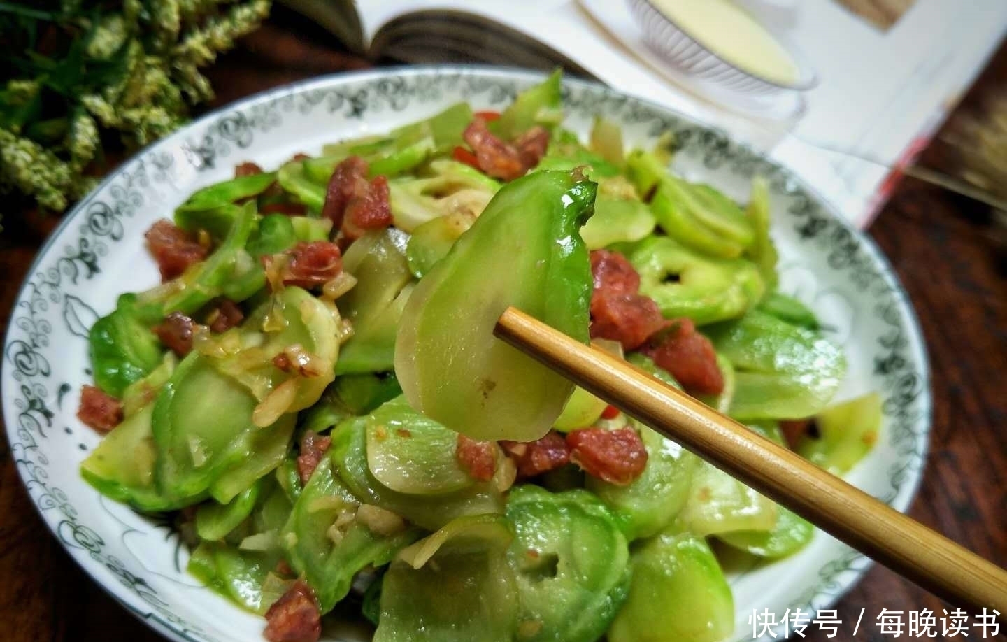 这菜是南方人的最爱,遇见就买,钙是鸡蛋的5倍,4月再不吃就老了