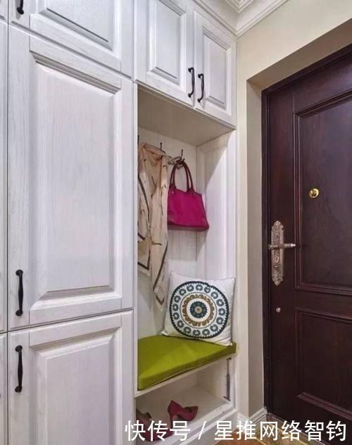 实用|原来的玄关设计已经过时了，现在人们都这么装，玄关＋鞋凳，实用