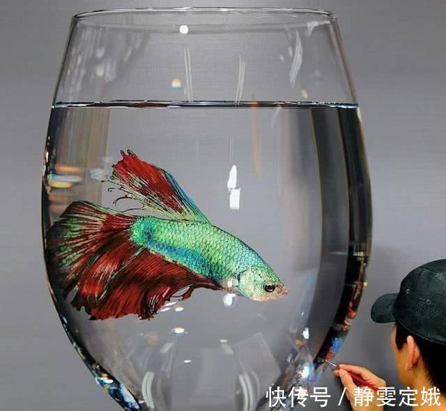 超写实主义!他画了一条金鱼,放大5倍后,网友大呼:相机可以扔了