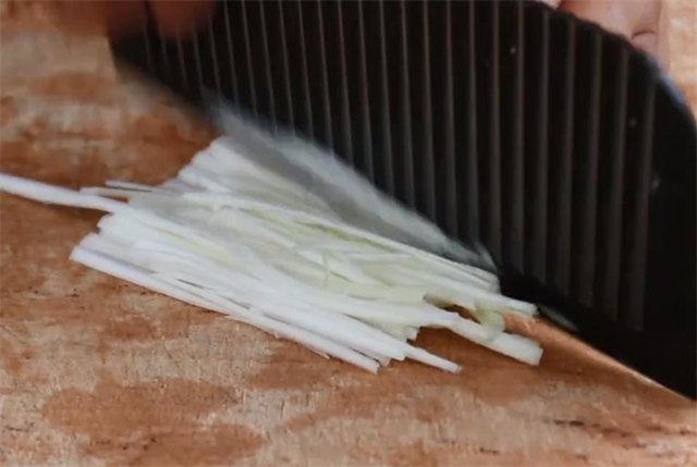 大脖子病|凉拌海带丝,很多人第一步就做错了,1个小技巧,脆嫩爽口无腥味