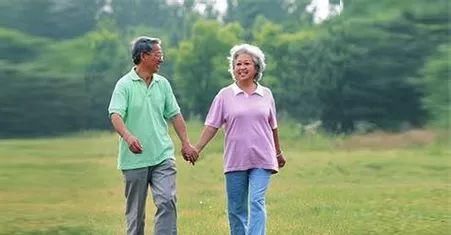 中老年人長期不運動，骨質流失“更快”，做好4點骨質”更年輕“