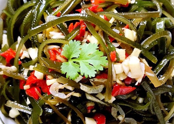 雨季结束孩子偷吃冷饮结果受凉感冒，多吃凉拌菜，开胃爽口下饭