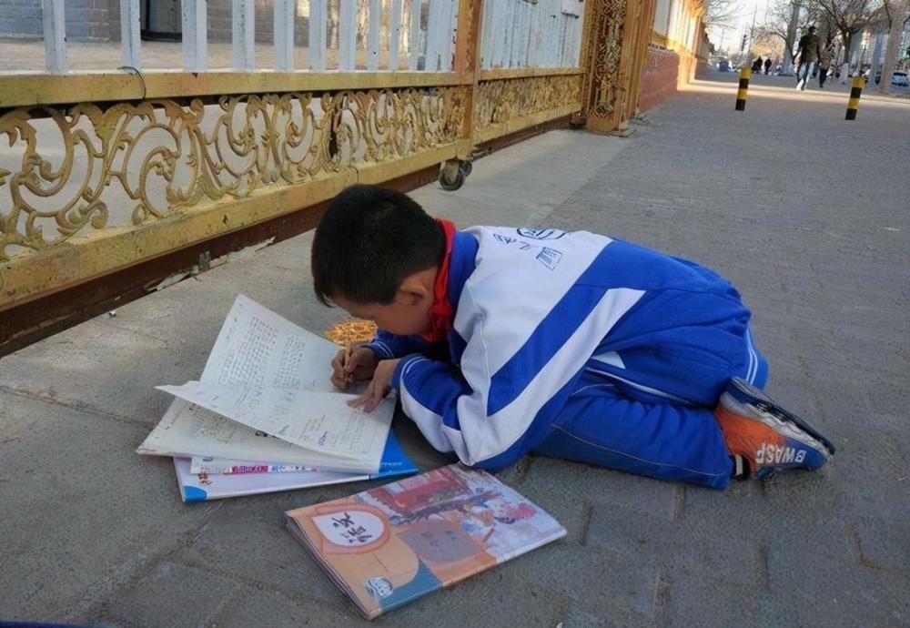 小学生|小学生作文里的“妈妈”什么样?血红的眼睛,虚伪还狡猾