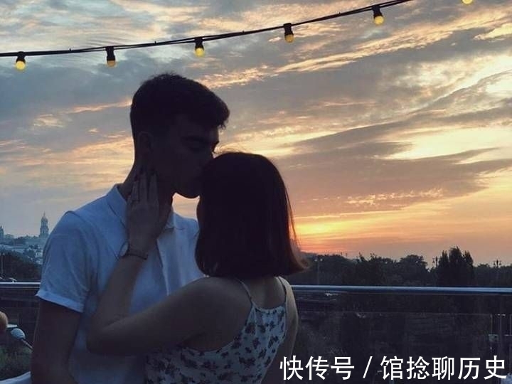 学生党|学生党最爱“官宣”情头:我要在你闪闪发光的世界,做一个神经病