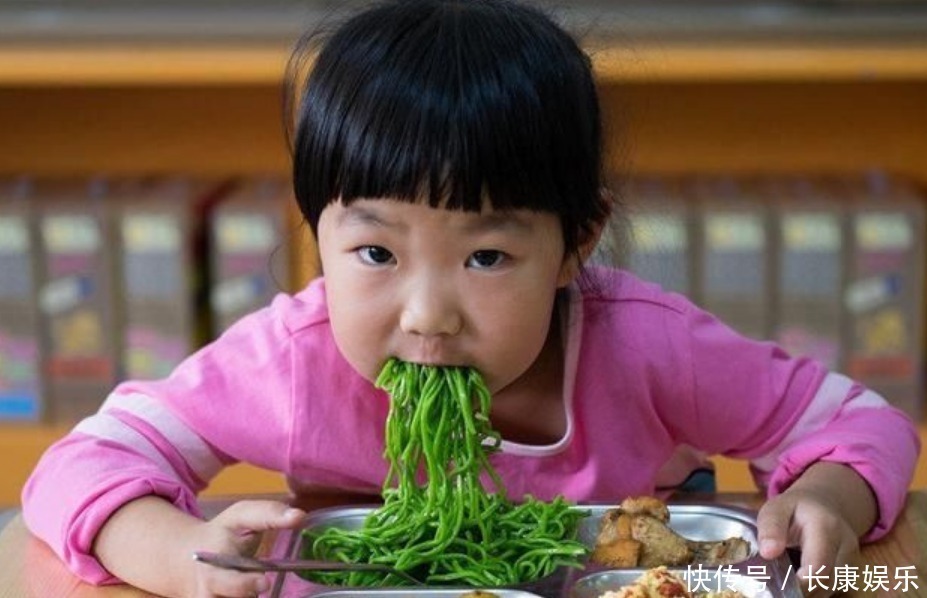 天价|妈妈溜进幼儿园,发现“天价午餐”真面目,宝妈:我们好欺负?