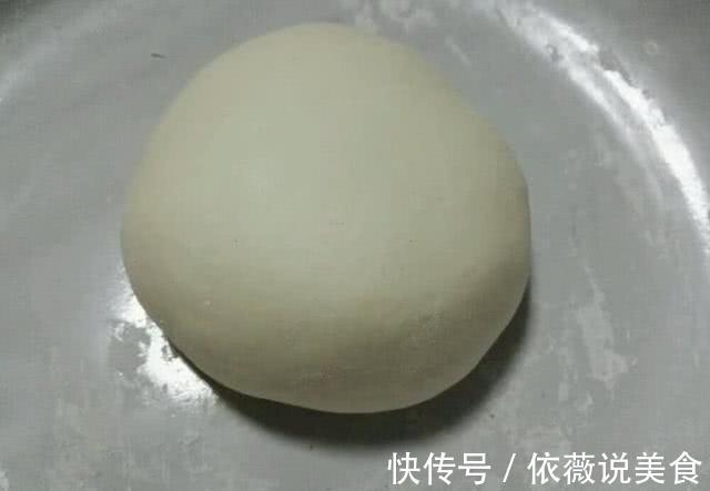 蒸馒头时放酵母就行了那你就错了!多加这一步,馒头又软又香