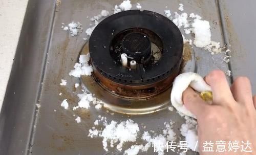 燃气灶|灶台上撒一把，不管多脏多油，都能擦得干净如新，好方法学会不亏