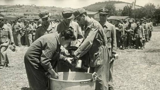 士兵|二战中最怂的国家,动不动就举白旗,还自觉建立俘虏营来关自己