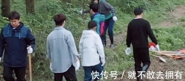 造型师|何炅在《拜托了》曝张艺兴料,称自带造型师来蘑菇屋,理由很搞笑