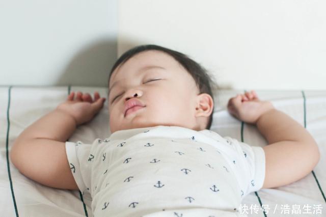 家长|宝宝出现3个先兆,是在练习自主入睡,家长不要去打扰