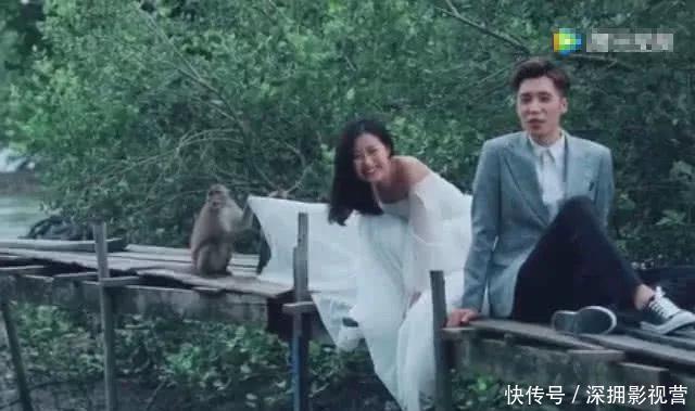 新娘花3万拍摄婚纱照,猴子突然钻进裙底,没想到成品惊艳四座!