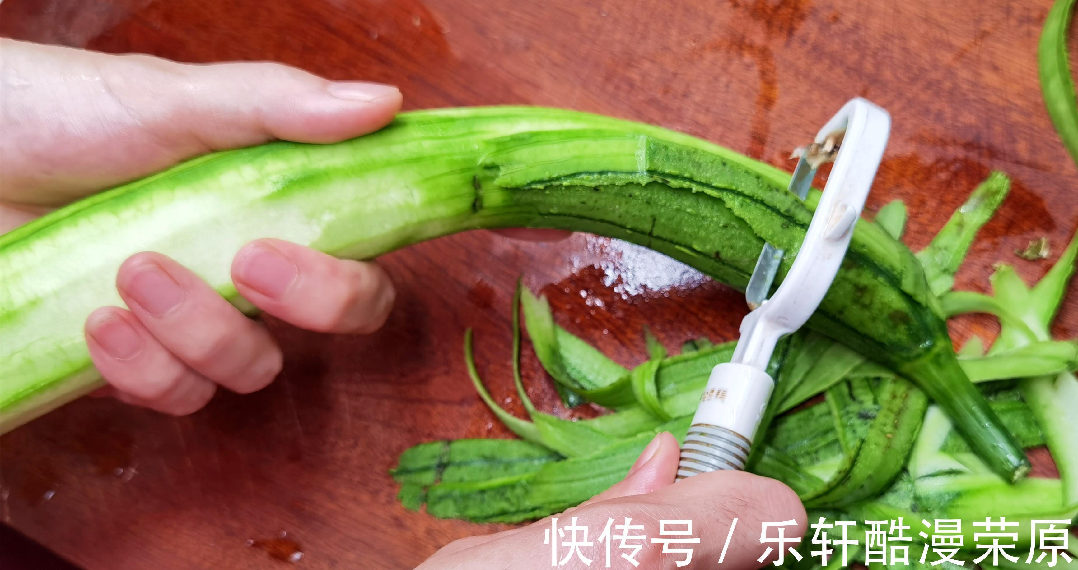 苦瓜|入秋后,黄瓜苦瓜靠边站,这菜家里不要断,鲜嫩营养,润肺降秋燥