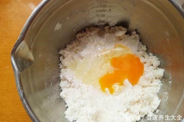  它长得像紫薯，但却不是紫薯，软乎香甜好解馋，用来当早餐很合适