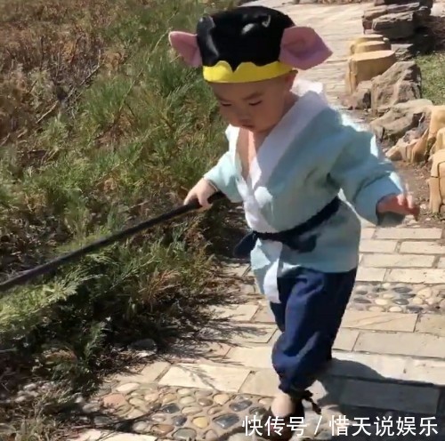 画面|妈妈转身发现孩子没了,找到孩子的时候,妈妈被眼前的画面萌翻了