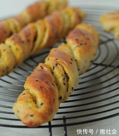 2个鸡蛋，一块南瓜，不用面粉，做家人爱吃的丸子，好吃不上火