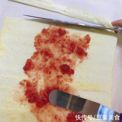 烤盘|史上最好吃的酸酸甜甜的虎皮天使蛋糕卷做法