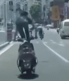 |搞笑GIF段子:这是在东北开演唱会吗,穿的这么厚?