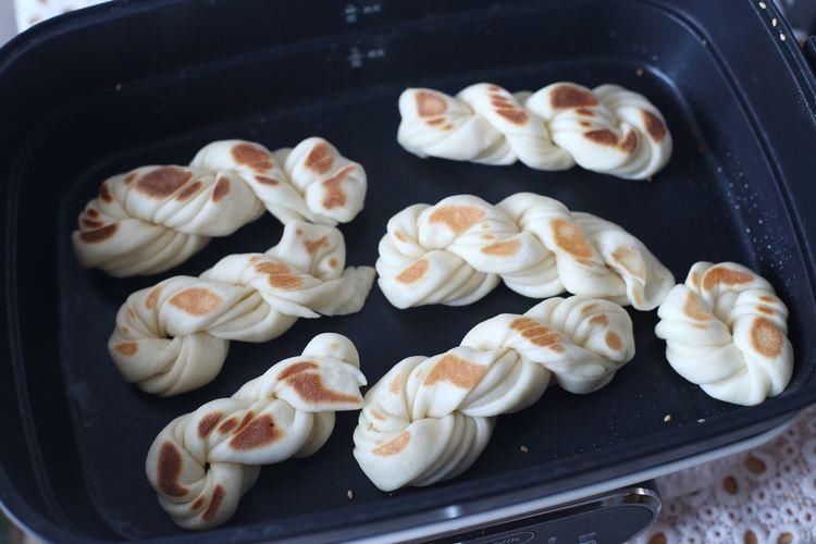 花卷不要总是蒸着吃，用平底锅做的花卷，酥脆好吃