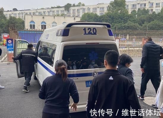 恶意犯规|WCBA又见恶意犯规！女篮核心颈部被打，无法站立被抬出场