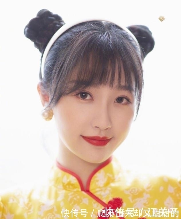 单丸子头 别再披头散发了,今秋流行这3种“扎发发型”,简单自然易上手