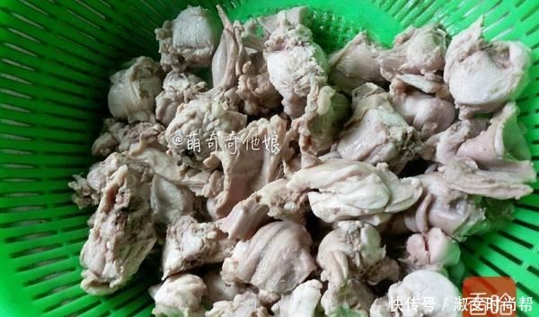 这肉口感似牛蛙,价格不到20一斤,买回来这样炒真巴适