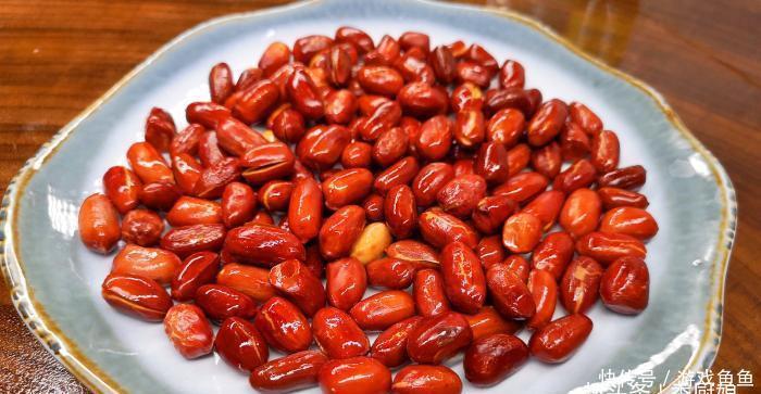 大错特错|炸花生米时,出锅直接撒盐大错特错,教你一招,花生酥脆不返潮