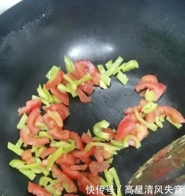 鸡蛋这种做法,全家人都争先恐后地吃,特别好吃,怎么吃也不腻