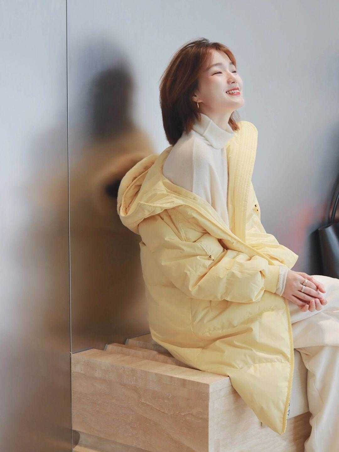 版型|白色毛衣到底有多好穿?和这“三”类外套搭配,效果超级棒