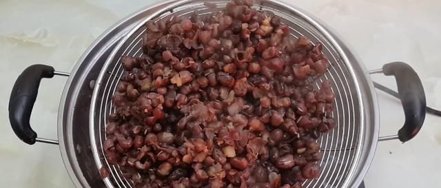 半斤红豆,1斤面粉,不用烤箱,教你做创意红豆包,比发糕还好吃