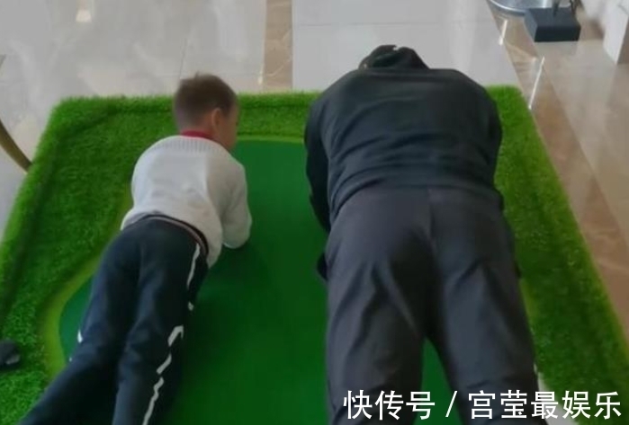 林丹|谢杏芳晒全家福!老公林丹陪儿子训练,故意放水让儿子赢,太温馨