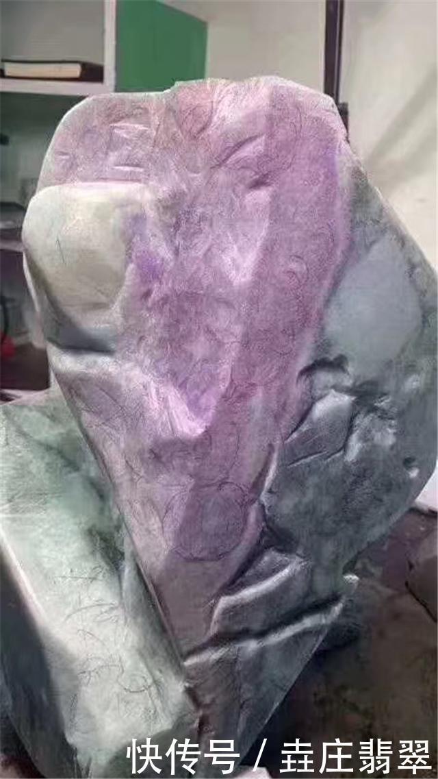 翡翠原石切开又脏又嫩,一番神操作后,竟价值6位数!