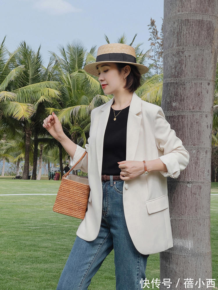 穿搭|张钧甯穿得越简约越高级,西装内搭条纹T恤,再穿阔腿裤时髦洋气