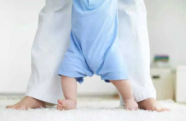 宝宝出生后前两个月变化大,家长要锻炼他这5个能力,宝宝更聪明