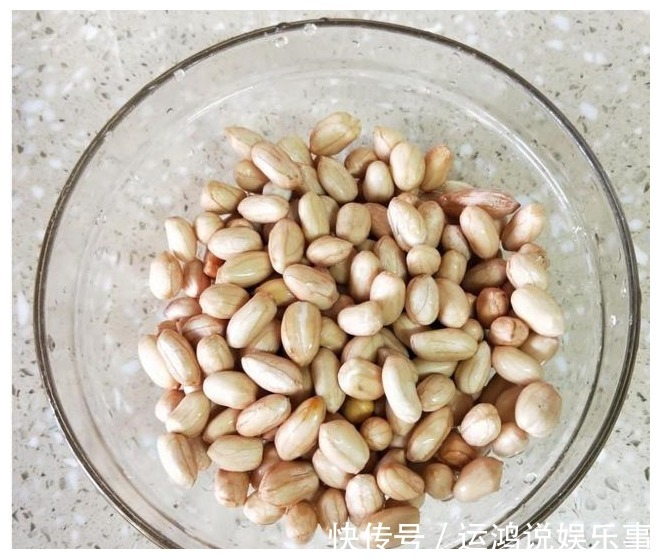 下酒菜|天热最爱凉拌菜,教你凉拌花生米,两分钟就学会,清淡爽口