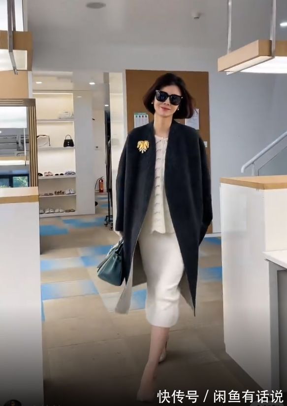 最后一天|高级打工人平时怎么穿?看40岁精英女示范一周穿搭,越简单越高级