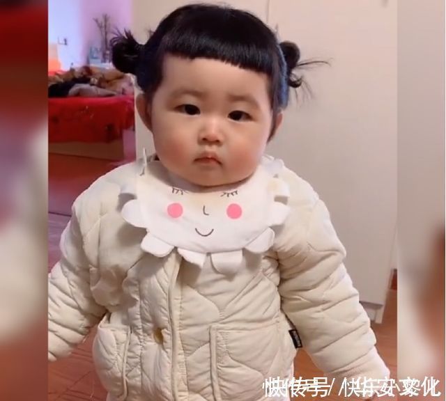 理发|宝妈给女儿剪刘海像“狗啃”,孩子睁开眼睛后,网友:靠颜值硬撑