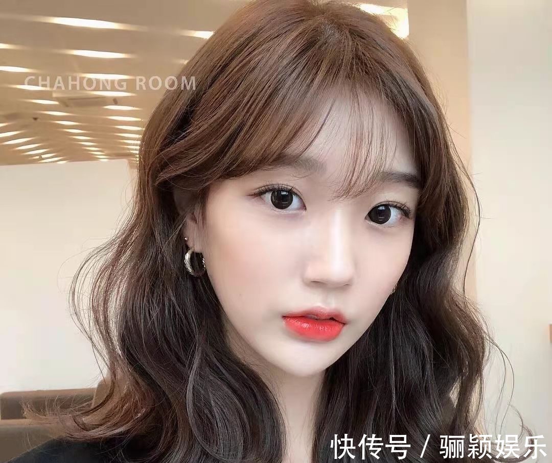 锁骨 换来换去,还是“锁骨烫”时髦,今秋流行的八款发型显脸小又减龄