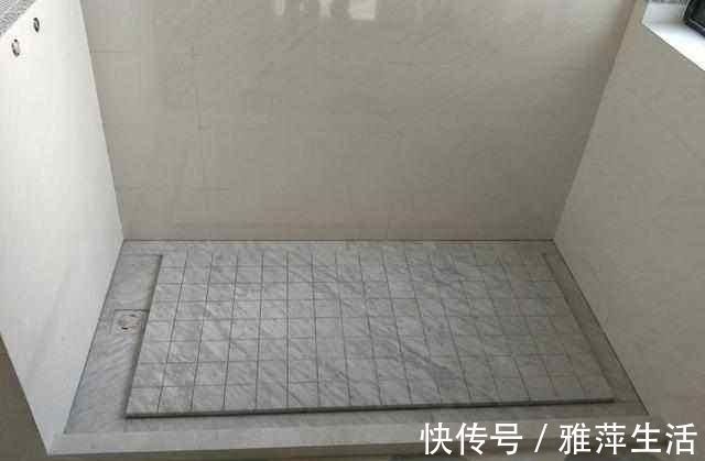 材料|卫生间地面不要再贴瓷砖了，头次见有人铺这种代替，下水快又防滑