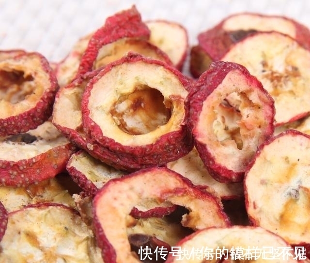 泡水|高血压高血脂怎么办？路边不值钱的它泡水喝，血脂血压悄悄降下来