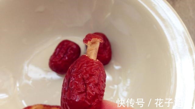 天气转凉，这汤多给家人煮一锅，汤鲜味美，暖胃驱寒，身体更强壮！