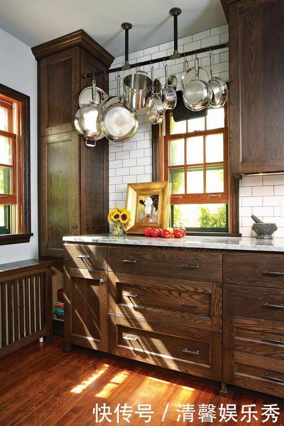 木杆|我怎么没想到！厨房窗台上加个横杆，锅碗瓢盆挂上去，收纳满分！